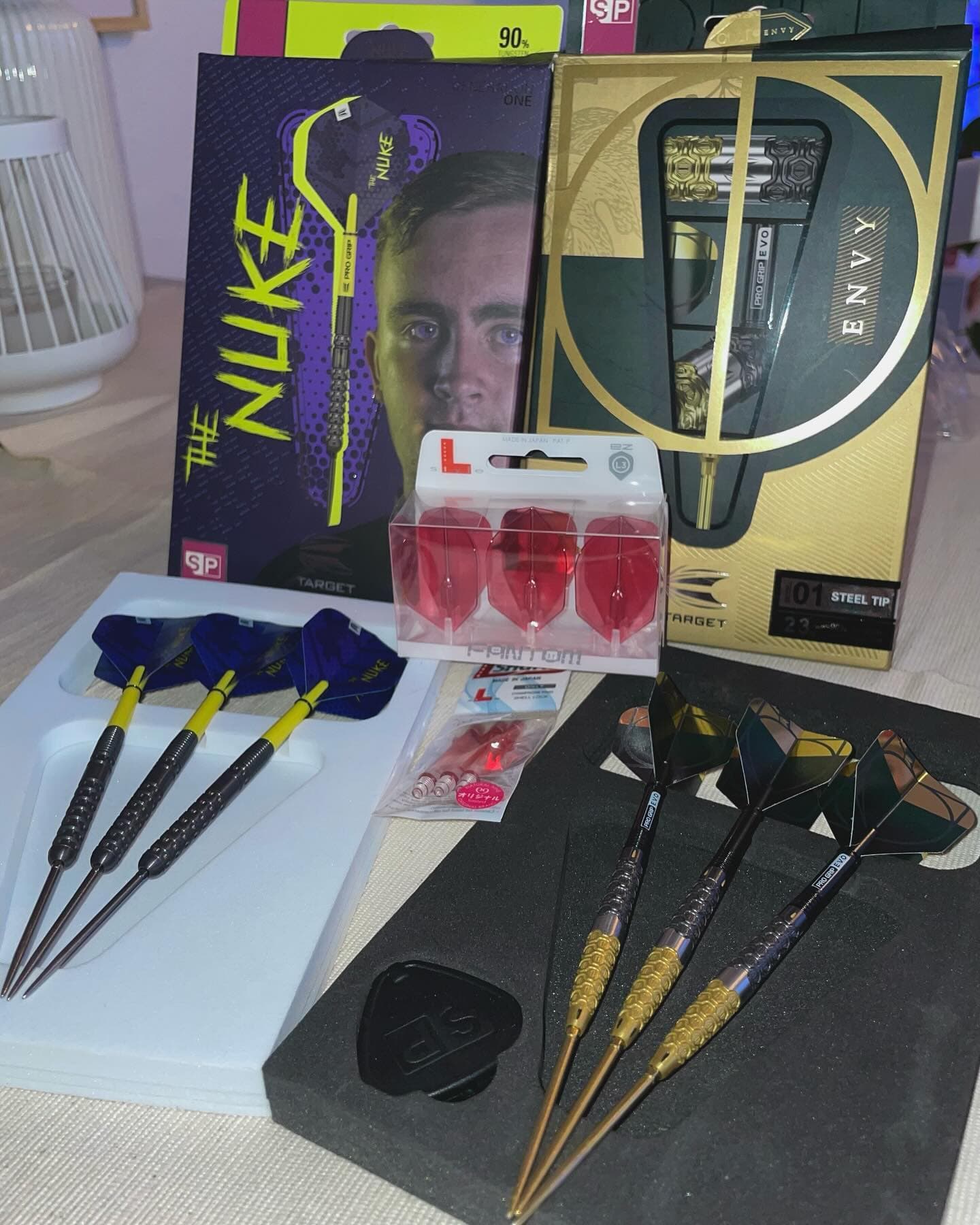 NDD 😎
New Darts Day… Der eigene Geburtstag steht vor der Tür und man gönnt sich ja sonst nichts🎯 

Die Littler Darts haben mich schon seit Monaten angelächelt, doch der Preis eher abgeschreckt. Jetzt sind sie da und ich muss sagen sie sind grossartig 🤩
•
•
•
#roebuck #darts #180 #steeldarts #dartsofinstagram #darter #dartslove #welovedarts #dartslife #flights #dartshopper dartshopper