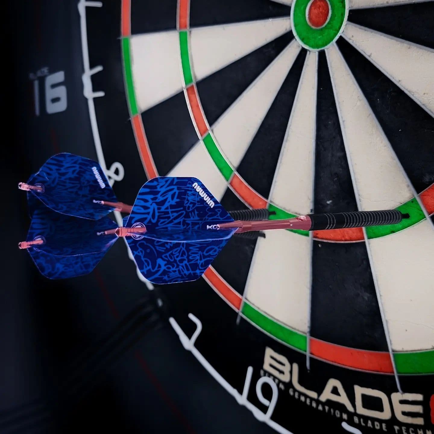 Neue Pfeile

#dartshopper #180 #onehundredandeighty #winmau #koto