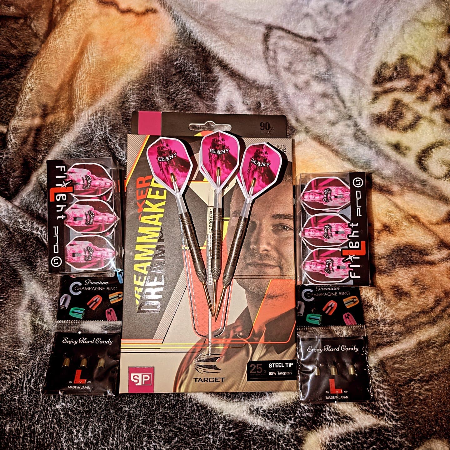 Da ist dann mal was neues eingetrudelt 😊🎯👍🏻 Danke dartshopper  #DimiGen1 #Lstyle #target  #Darts #ilovethisgame #gameon #germandarts #ton80
